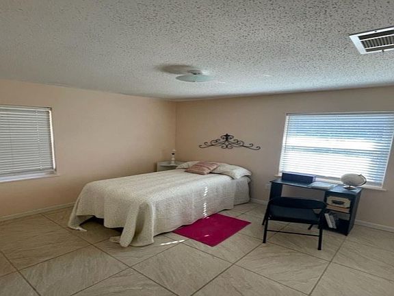 3rd image of 915 Westfield Dr