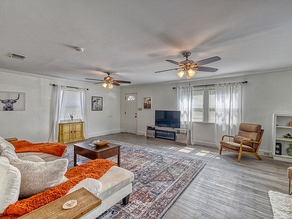 5th image of 806 N GETTY ST
