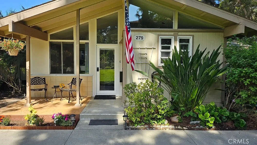 2 bed, 850 sqft, $2,700 — Photo 1