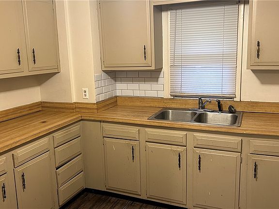 2nd image of 16 E Prospect St