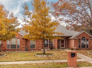 7824 Hidden Oaks Dr, North Richland Hills, TX 76182