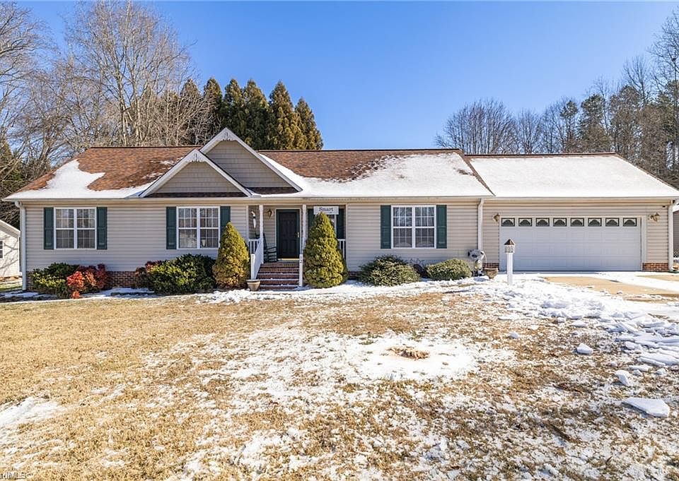 1st image of 12 Braxton Ln