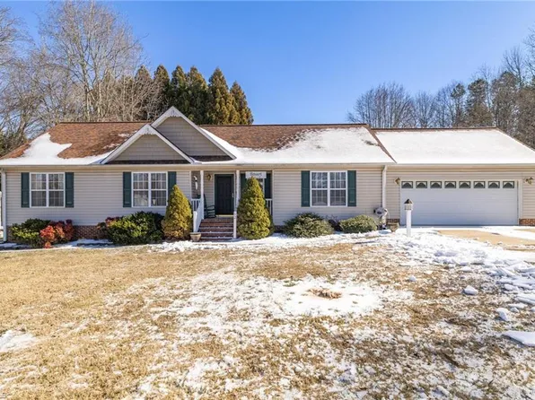 12 Braxton Ln, Thomasville, NC 27360