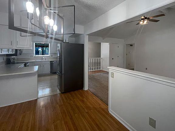 2nd image of 301 SE Shawn Ct