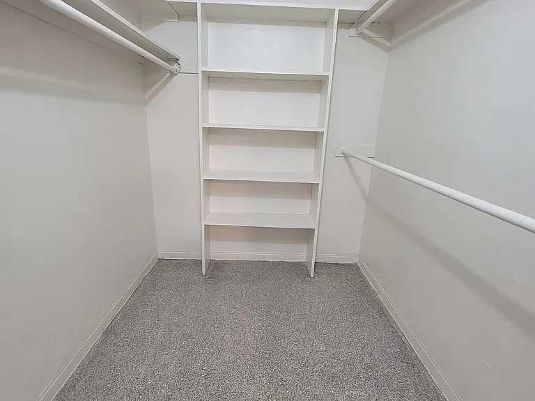 Bed 1 Closet