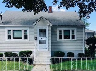 11 Lexington Ave, Peabody, MA 01960