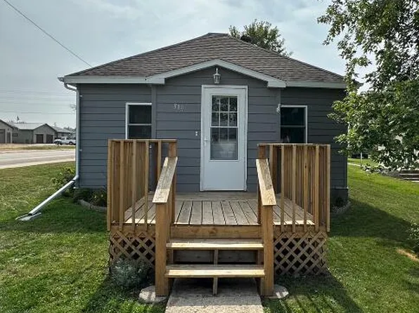 319 E Merrill St, Castlewood, SD 57223