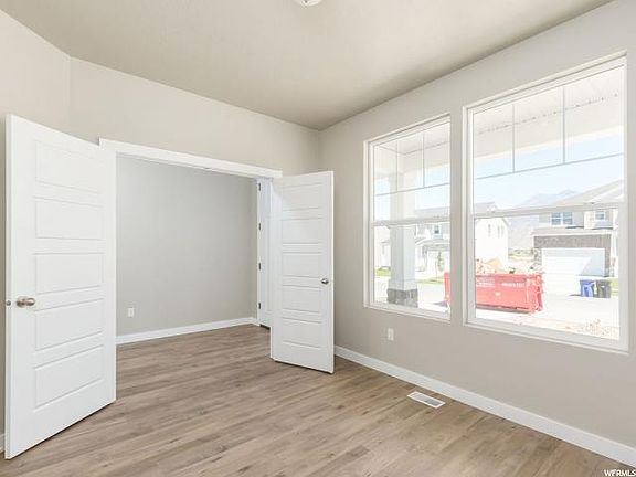 5th image of 1664 E Aspen Grove Dr
