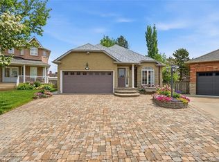 2 Amore Blvd, Hamilton, ON L9B 2V3