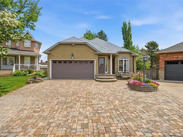 2 Amore Blvd, Hamilton, ON L9B 2V3