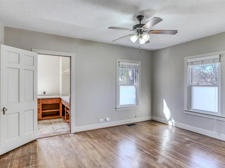 252 S Bell St — Photo 12