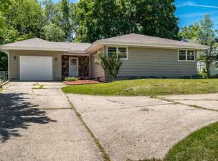 3011 Highcrest Rd, Rockford, IL 61107