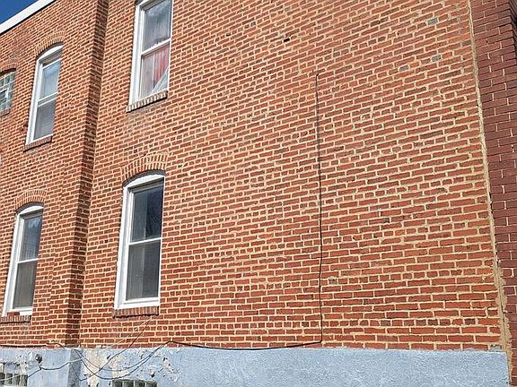 2nd image of 1600 N Pulaski St