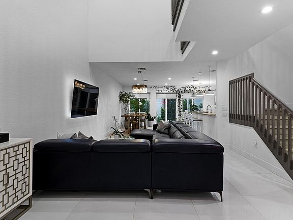 5th image of 732 SE 2nd Street #732