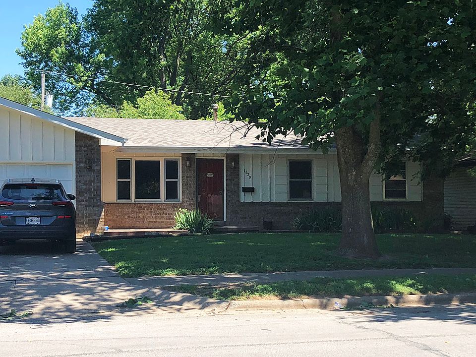 2nd image of 1629 W Broadmoor St