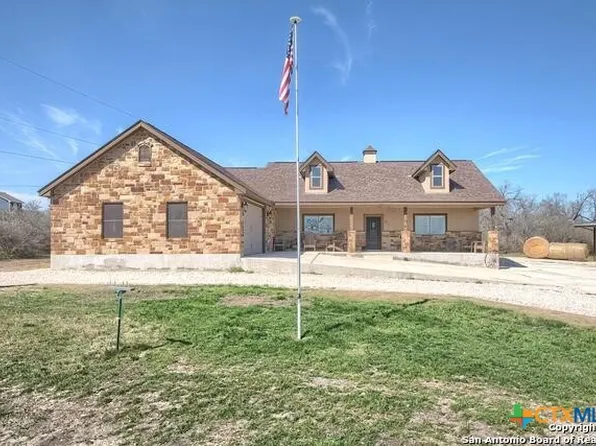 6197 Pfeil Rd, Schertz, TX 78154