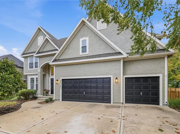 22121 W 58th St, Shawnee, KS 66226