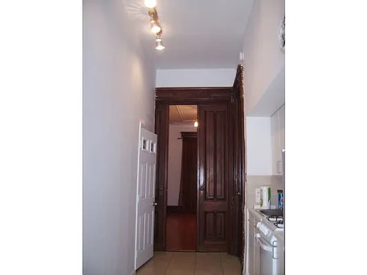 Rented by Perry Associates NYC Inc | media 13