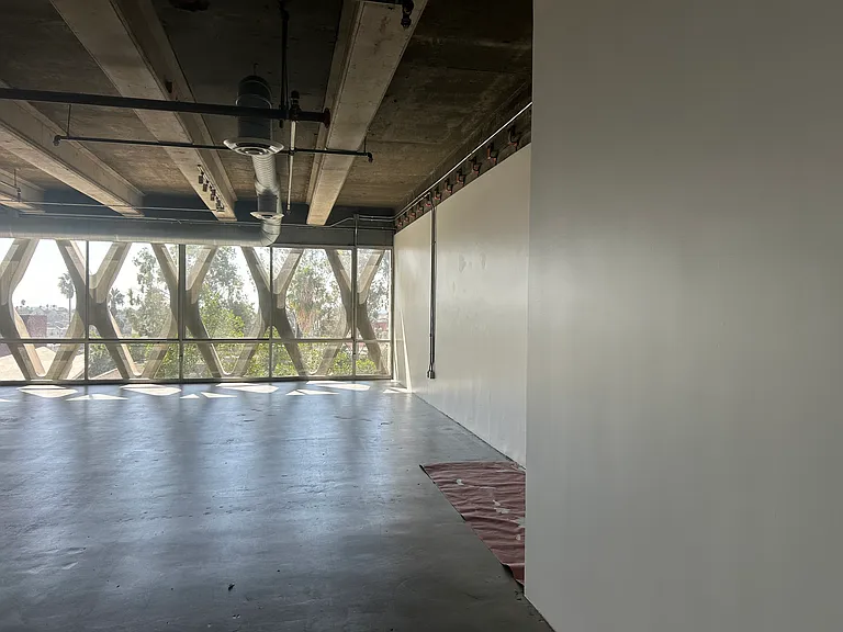 2404 Wilshire Blvd #5C — Photo 2