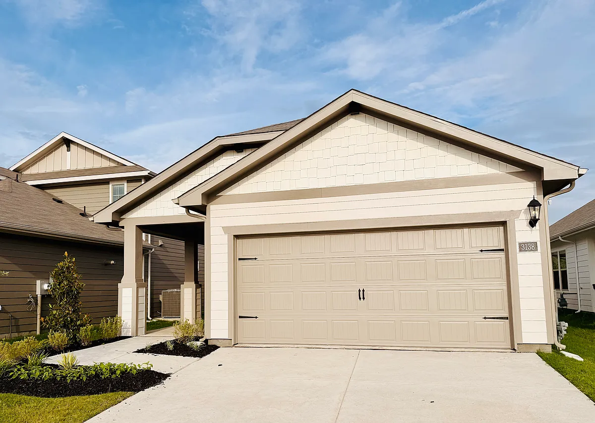 Front facing 2-car garage - 3138 Texoma Blvd