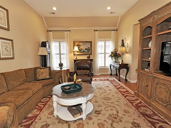 4th image of 3055 Walker Springs Dr