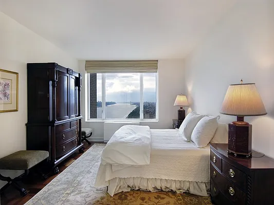 Rented by Sotheby's International Realty | media 8