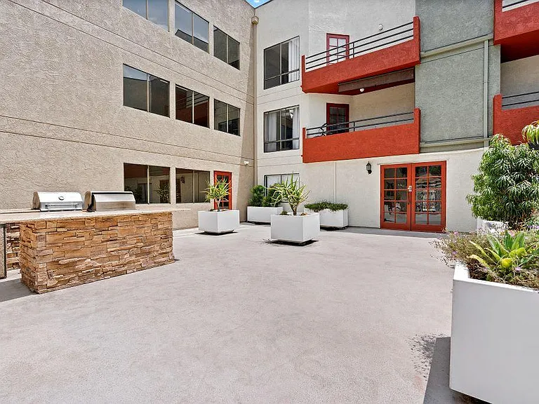 Woodland Trio Apartments — Photo 24