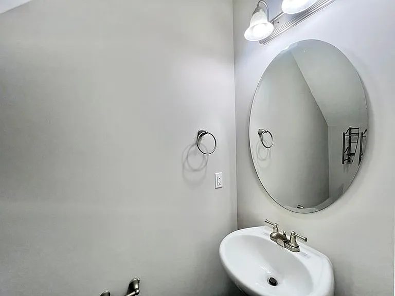 74 Griffith Pl — Photo 8