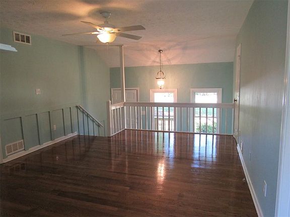 5th image of 1035 Walker Place Dr