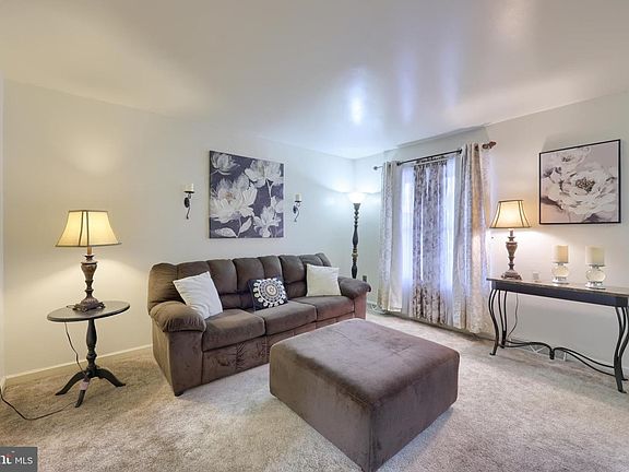 5th image of 6 Tiffany Ln #1