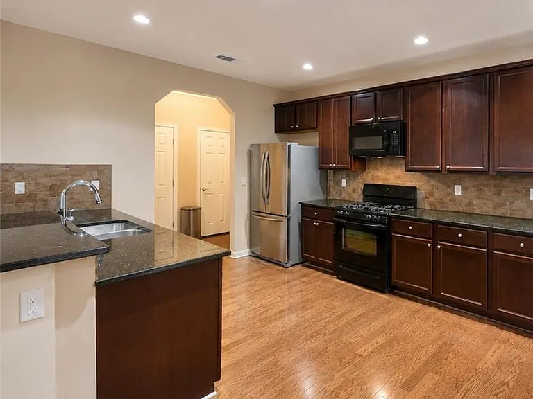 3860 Kittery Point — Photo 2