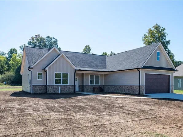316 Larkspur Dr SW, Calhoun, GA 30701