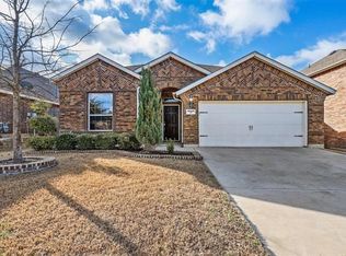 10445 Sixpence Ln, Fort Worth, TX 76108
