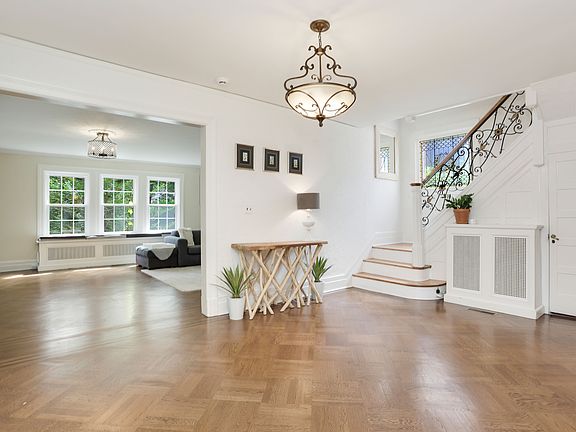 56 Pell Pl New Rochelle NY-print-012-005-008-4200x2799-300dpi.jpg