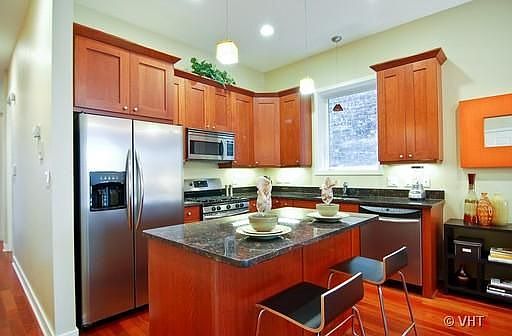 4th image of 831 N Marshfield Ave #2