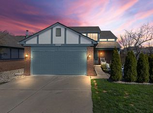 15280 Roxbury Cir, Macomb, MI 48044