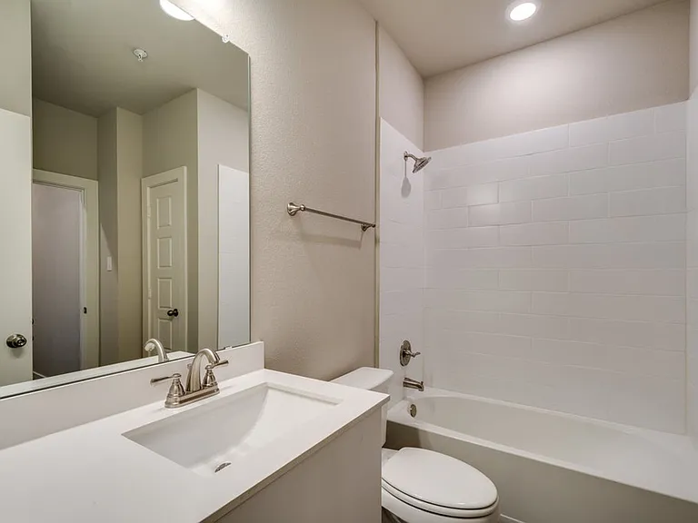 737 Wheatfield Dr — Photo 11