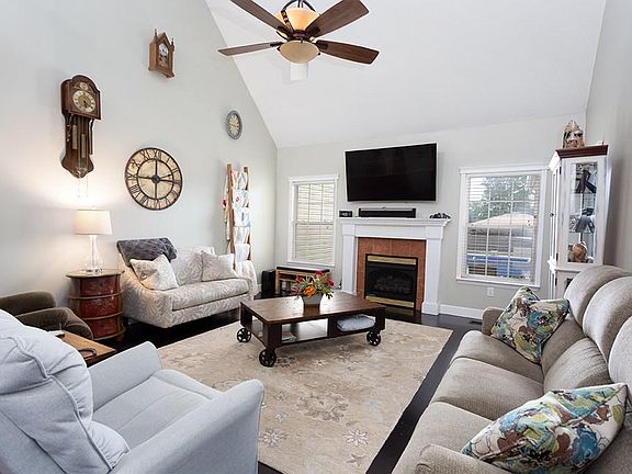 2nd image of 129 Candice Dr NE