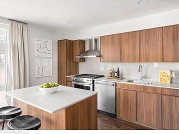 4th image of 440 Washington St APT 202