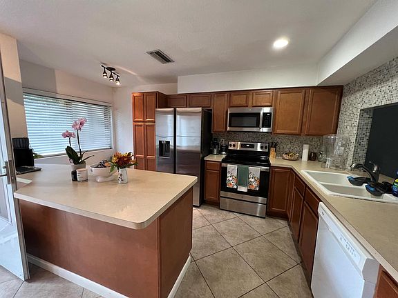 5th image of 4075 Palm Forest Dr N