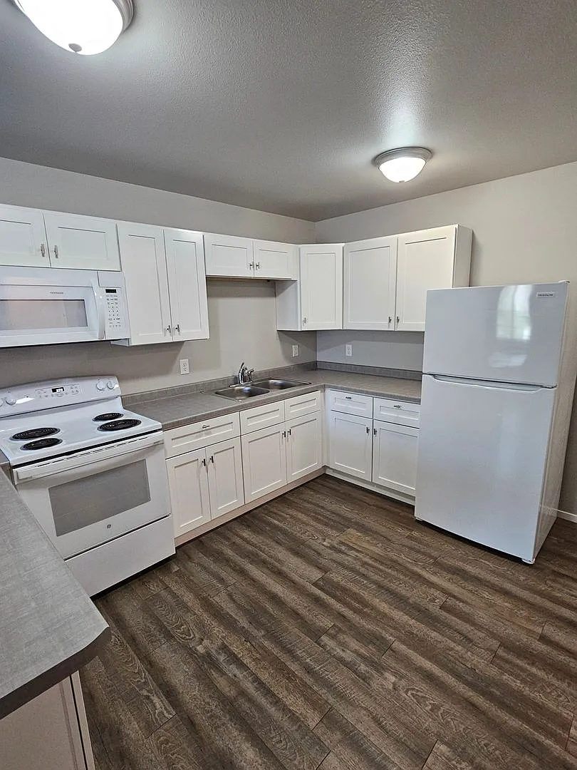 Plaza View Apartments — Photo 1