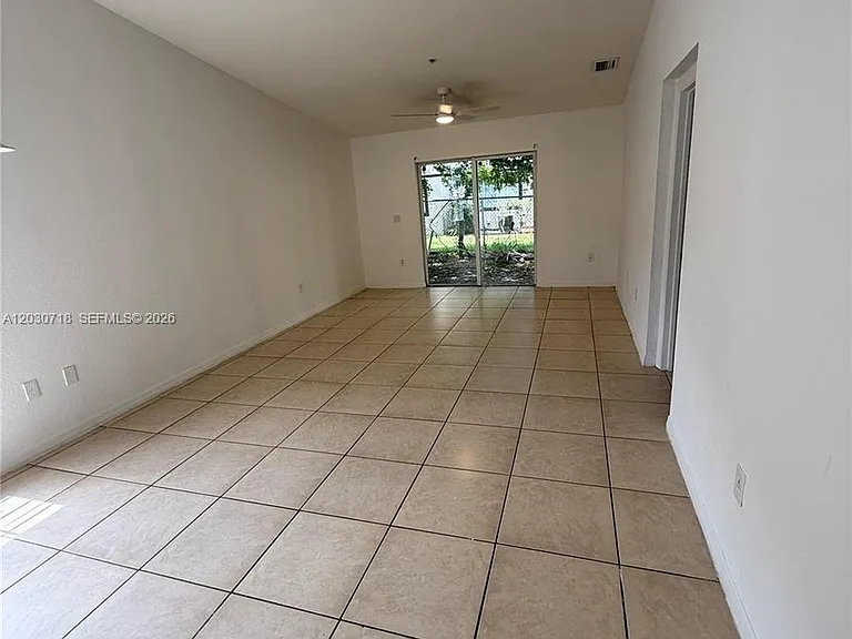 3826 SW 48th Ave #3826 — Photo 4