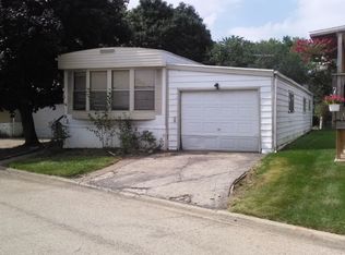 62 Curricle Rd, Wheeling, IL 60090