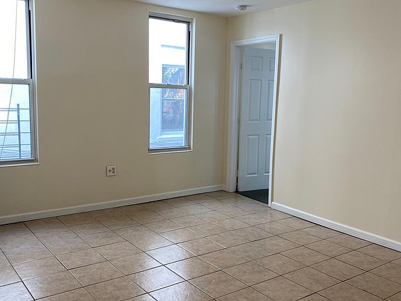 4th image of 712 Commonwealth Ave #1