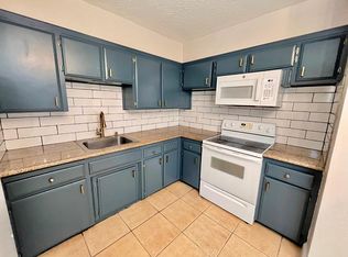 5280 N 6th St APT E, Fresno, CA 93710