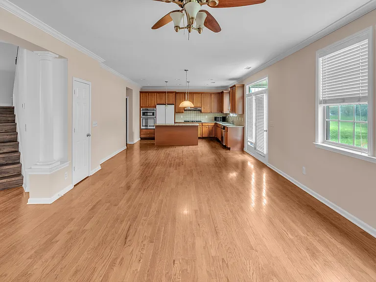 240 Seymour Pl — Photo 3