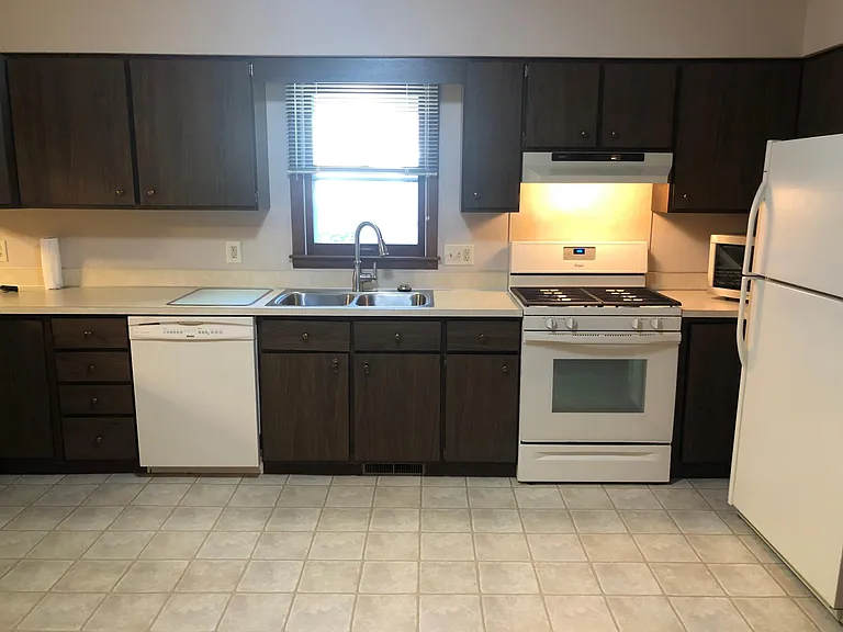 1702 Thunderbird Dr — Photo 9