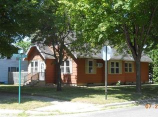 1331 14th St E, Glencoe, MN 55336