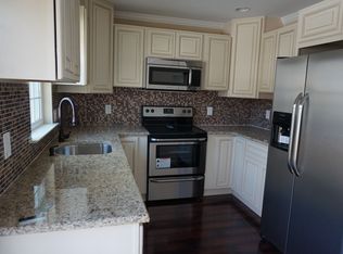 16 Violet Rd, Levittown, PA 19057