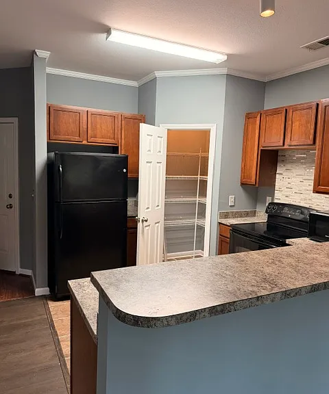 164 Stanley Ct — Photo 11